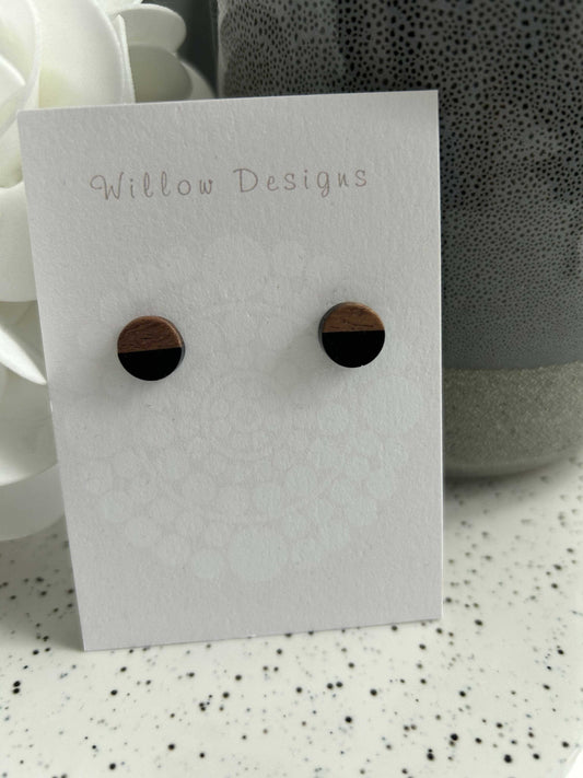 Black/Wood Mini Stud EarringsJewelryThese cute little studs are made of wood and resin.10mmBlack/Wood Mini Stud EarringsCG Pure Wash