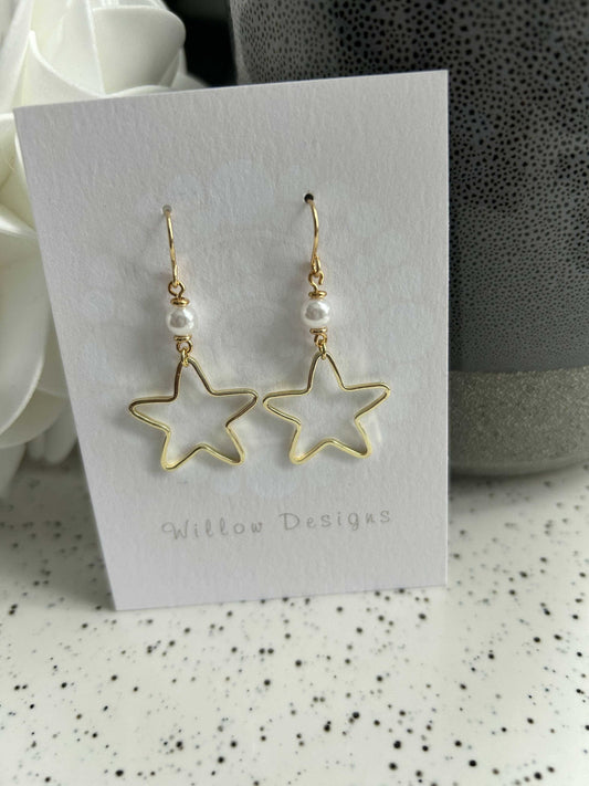 Star Dangly Earrings with Faux PearlJewelryPlayful star dangly earrings.-14K gold plated-hypoallergenic -nickel freeStar Dangly EarringsCG Pure Wash