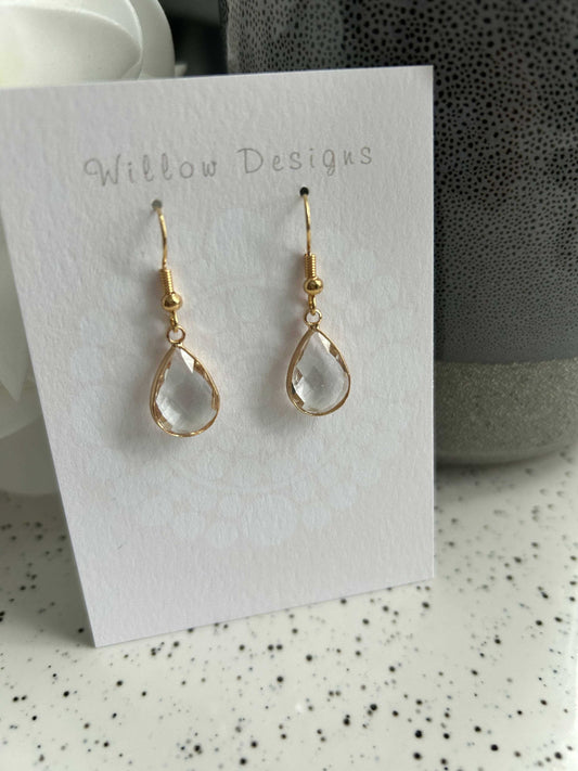 Clear Gemstone Dangly EarringsJewelryThese pretty clear gemstone dangly earrings are 14K gold plated. They are hypoallergenic and nickel free.Clear Gemstone Dangly EarringsCG Pure Wash