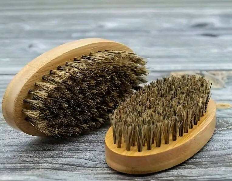 Deluxe Beard Grooming Kit premium brush with wooden handle and high-quality bristles.